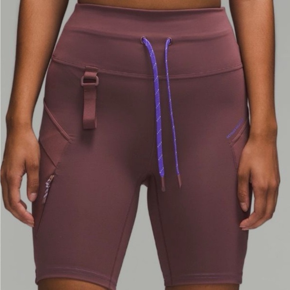 Lululemon Cargo Super-High-Rise Hiking Short 8"